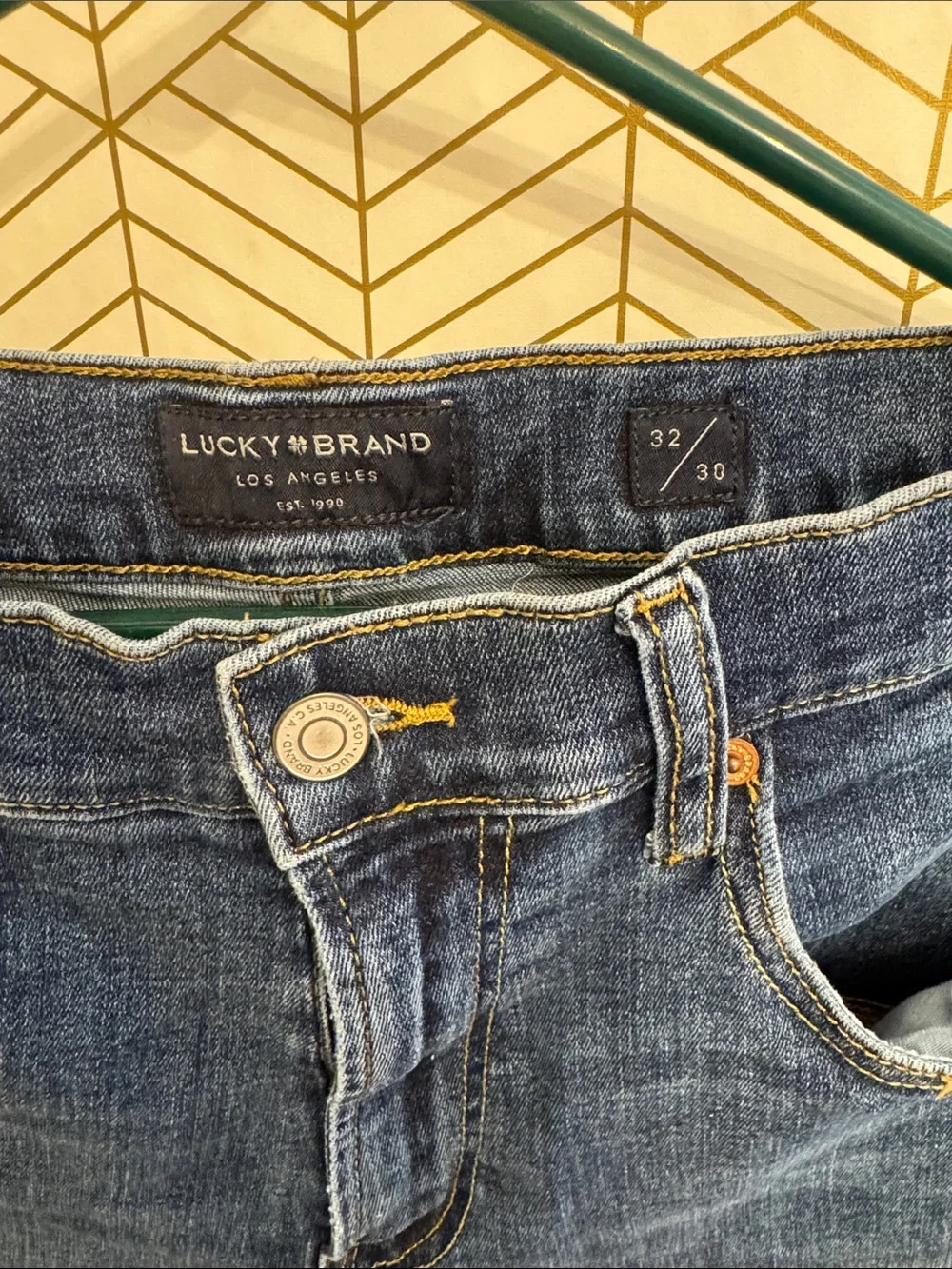 Lucky Brand Men's Medium Blue Athletic Slim Straight Jeans
